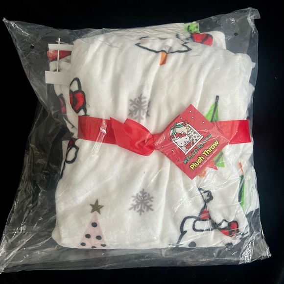 Soft-Touch Christmas Kitty Throw Blanket main image 1